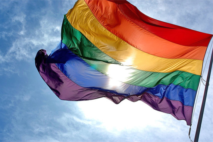 Empleado de fabricación despedido después de expresar su preocupación por la promoción del orgullo LGBT, afirma la demanda