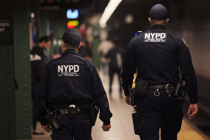 Ángeles de la Guarda reanudan patrullas en el metro de Nueva York después de trágico asesinato