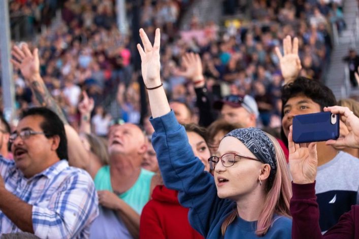 Estudio señala que declive del cristianismo se desacelera en EEUU, pero el futuro parece sombrío entre los jóvenes