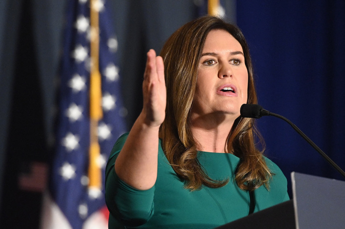 Gobernadora Sarah Huckabee Sanders firma proyecto de ley para dar 2 millones de dólares a centros de embarazo provida