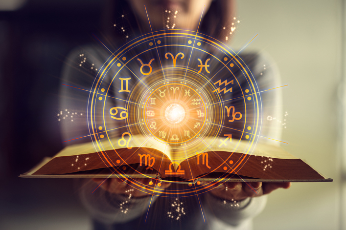 Aunque está prohibida, más de una cuarta parte de los cristianos cree en la astrología