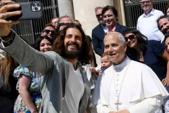 El elenco de The Chosen se reúne con el Papa León XIV en el Vaticano durante proyección de “La Última Cena”