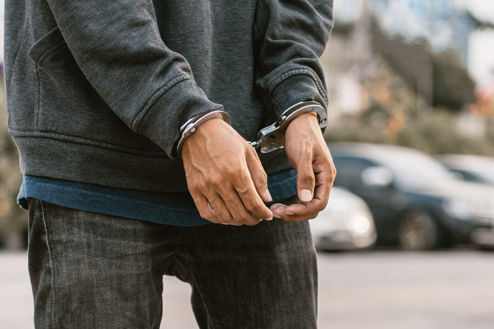 Pastor es arrestado por solicitar fotos a una niña de 11 años en su iglesia