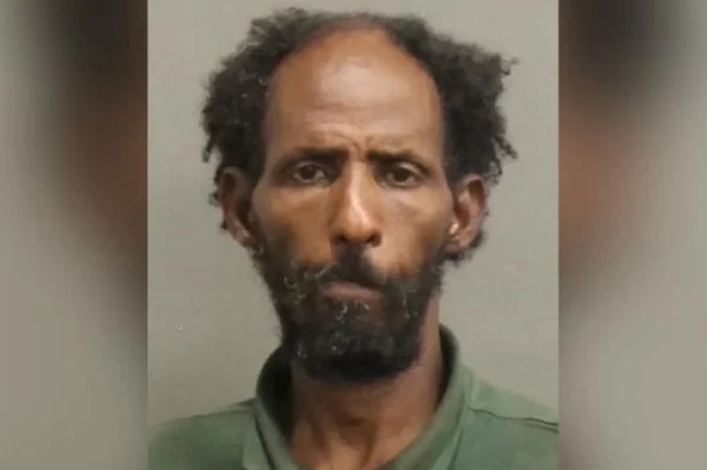 Hombre es arrestado por agredir sexualmente a una mujer en escaleras de una iglesia en Nashville 
