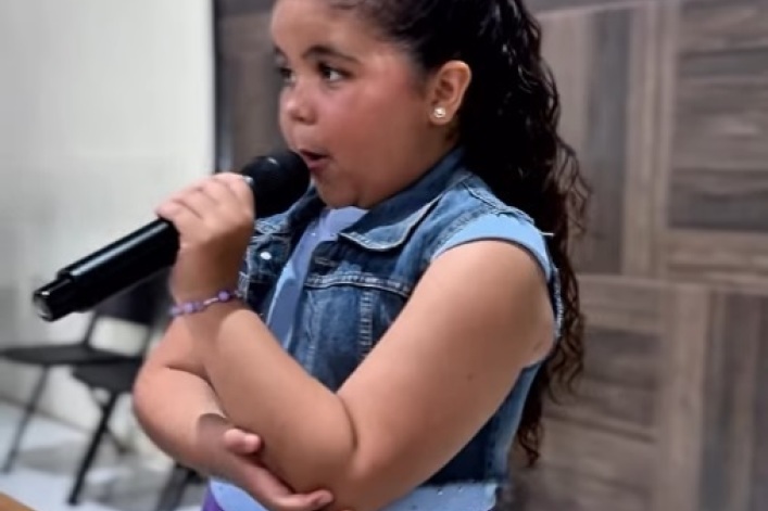 Predicadora de 8 años se convierte en una de las figuras evangélicas más visibles de Brasil