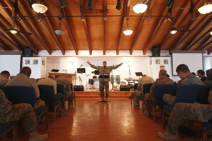 Hegseth pide reforma del Cuerpo de Capellanes militares y elimina "guía de aptitud espiritual" de la "Nueva Era"