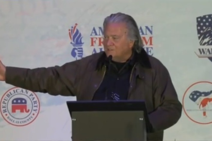 Ex-asesor de Trump, Steve Bannon, advierte sobre una 'invasión' e insta a prohibir la ley islámica en Texas