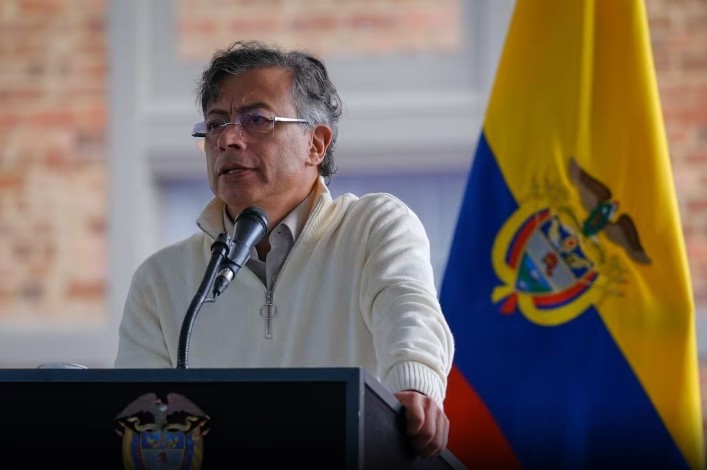Gustavo Petro desata indignación en Colombia al cuestionar la identidad de Cristo y especular sobre su vida íntima