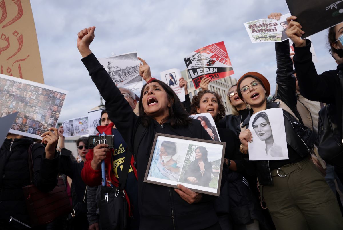 Un Tercio De Los Cristianos Arrestados En Irán Son Atacados Por Poseer ...