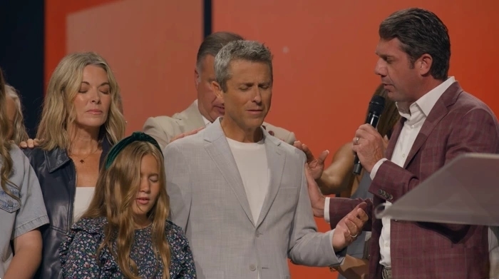 Iglesia Gateway pasa la página de Robert Morris al instalar a Daniel Floyd como pastor