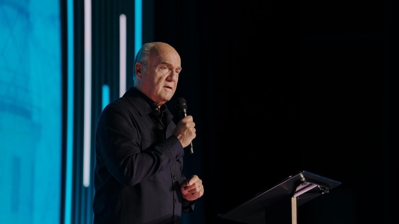 Greg Laurie se recupera de una cirugía, su familia agradece las oraciones
