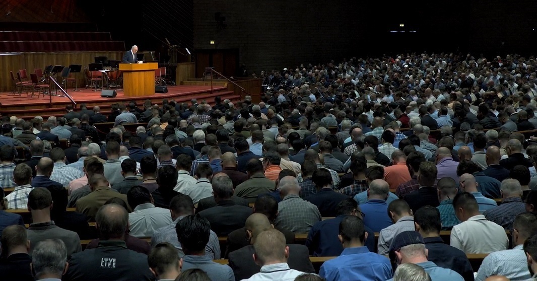 Iglesia Grace Community demandada por ex-empleados y multada por incidente de exposición al asbesto