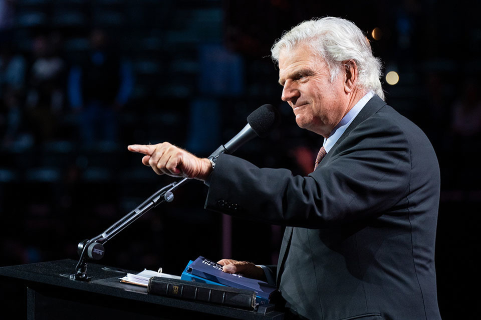 Franklin Graham afirma que el asesinato de Charlie Kirk muestra que la izquierda quiere silenciar a sus oponentes