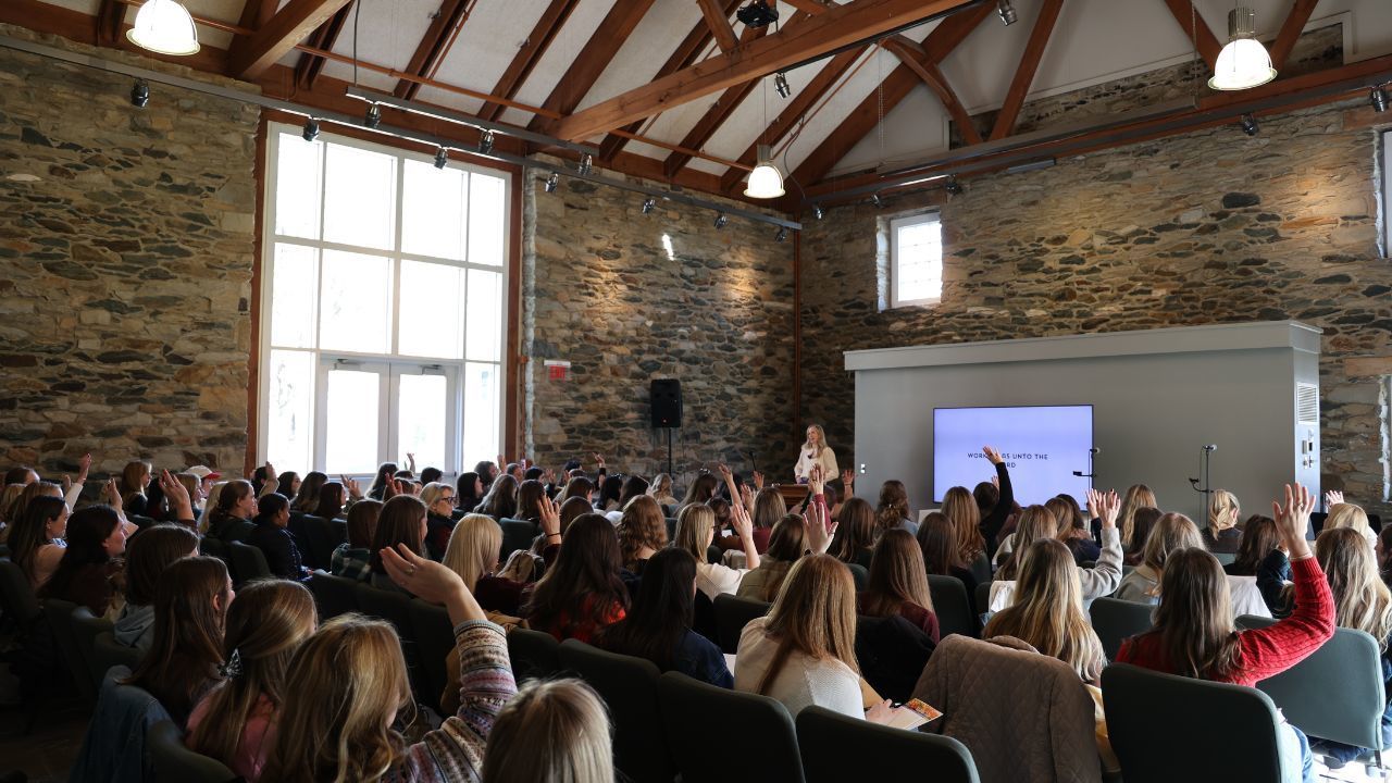 Iglesia en Washington D.C. ve un crecimiento del 2.000%: Gen Z y Millennials buscan respuestas en la fe