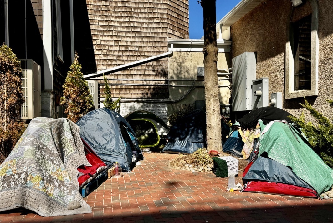 Iglesia de Maryland y la ciudad de Ocean City se enfrentan por campamento para personas sin hogar