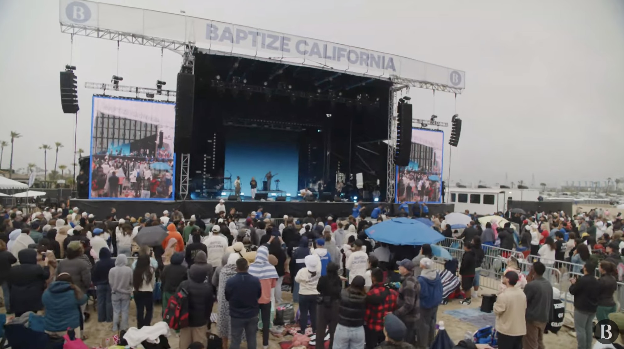 Preparan evento mundial de bautismos tras bautizar a miles en California