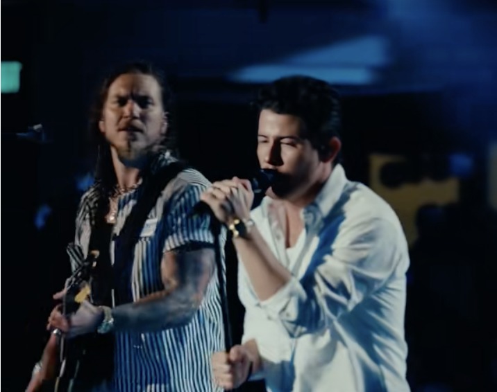 Brandon Lake y Nick Jonas se unen en un nuevo sencillo que explora la fe y la identidad