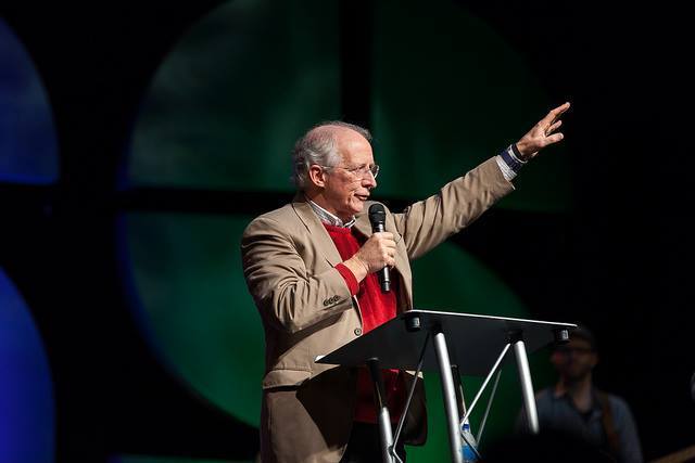 John Piper afirma que los creyentes están con Cristo inmediatamente después de la muerte