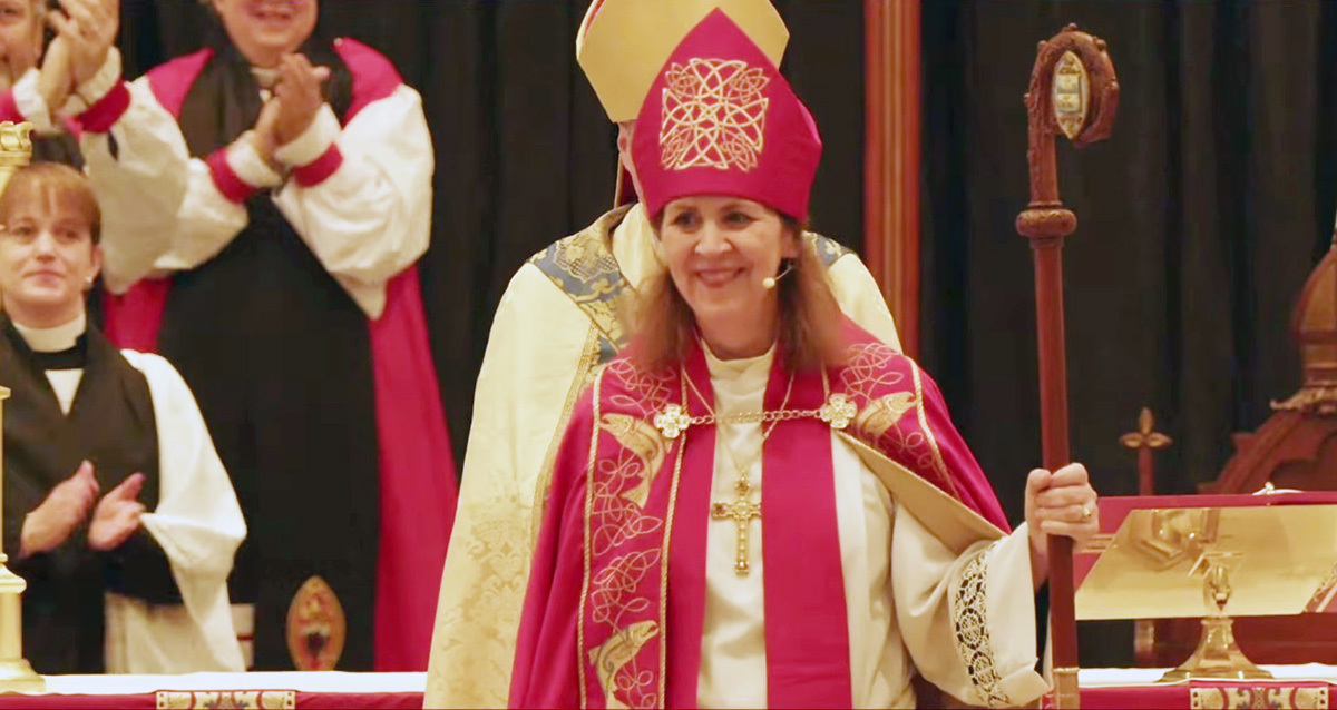 Sarah Fisher es consagrada como la primera obispa episcopal abiertamente lesbiana en el sur de EE.UU.