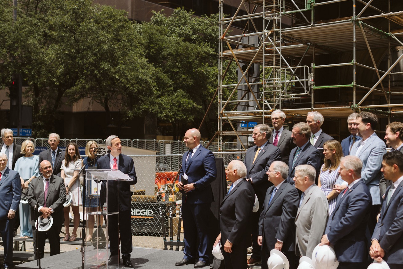 Primera Iglesia Bautista de Dallas coloca la primera piedra de su nuevo santuario