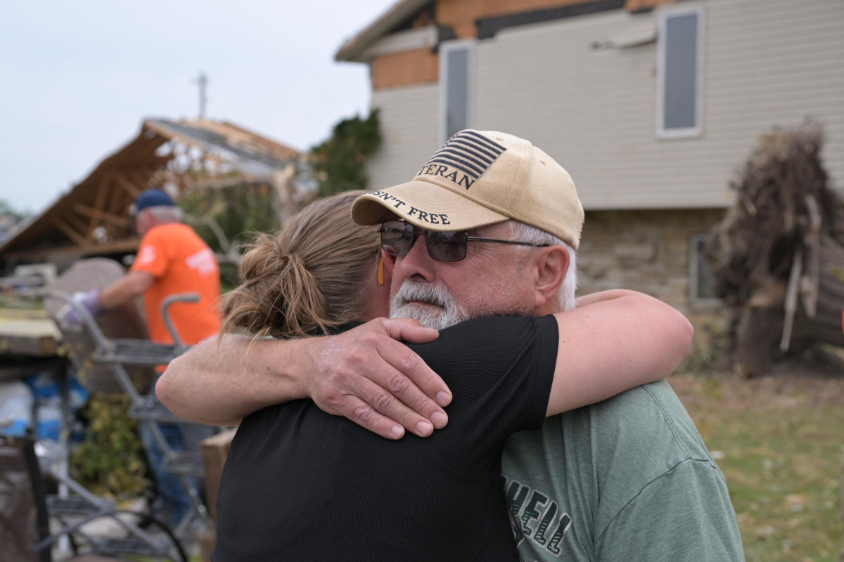 Cientos de voluntarios de Samaritan’s Purse ayudan a sobrevivientes de tornado en Wisconsin
