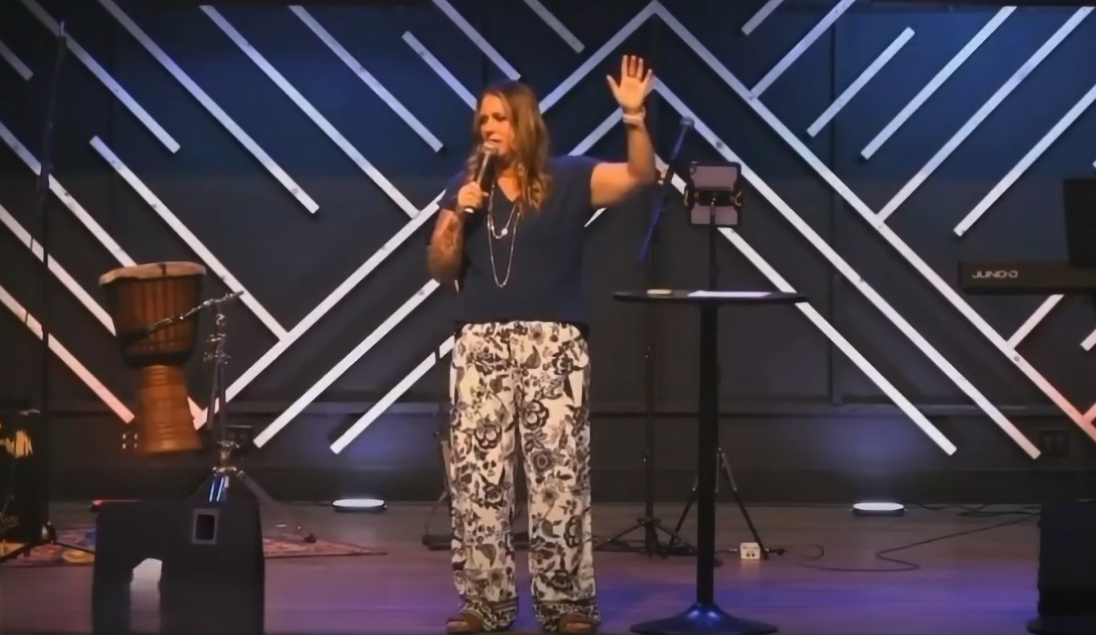 Banco de alimentos deja de abastecer a iglesia luego de que pastora calificara ritual nativo americano de “idolatría”