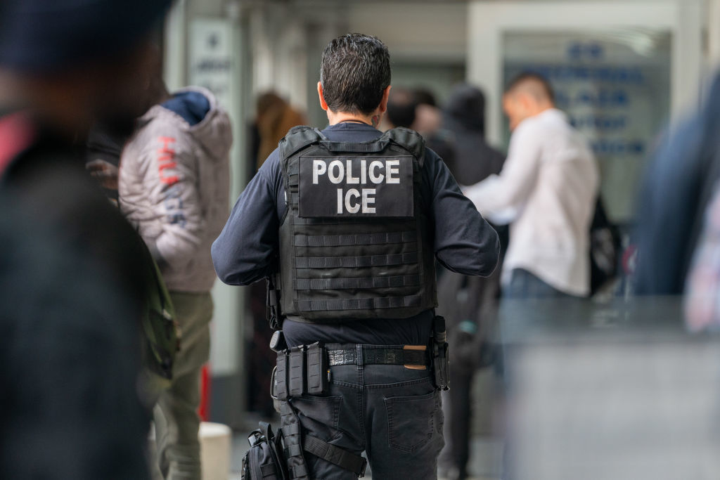 Tribunal federal de apelaciones mantiene prohibición a redadas de ICE en iglesias