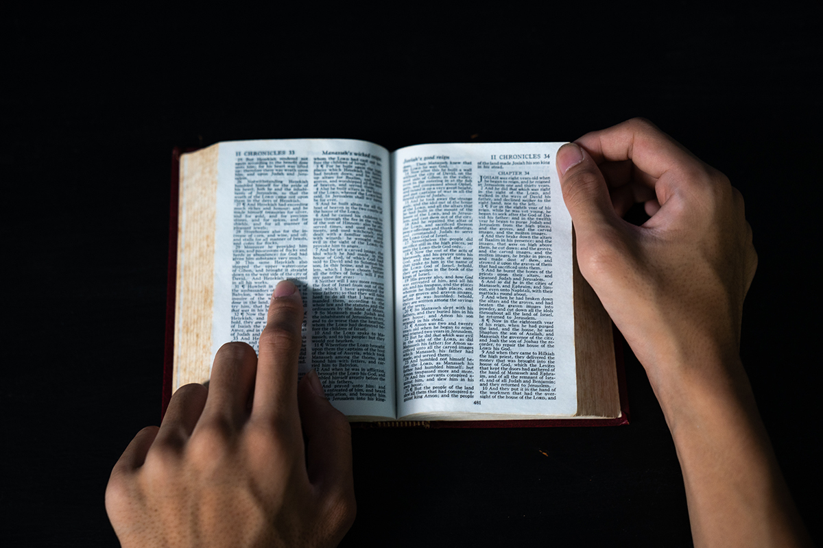 Encuesta revela que las mujeres están más satisfechas con los esfuerzos de sus iglesias por ayudarlas a comprender la Biblia